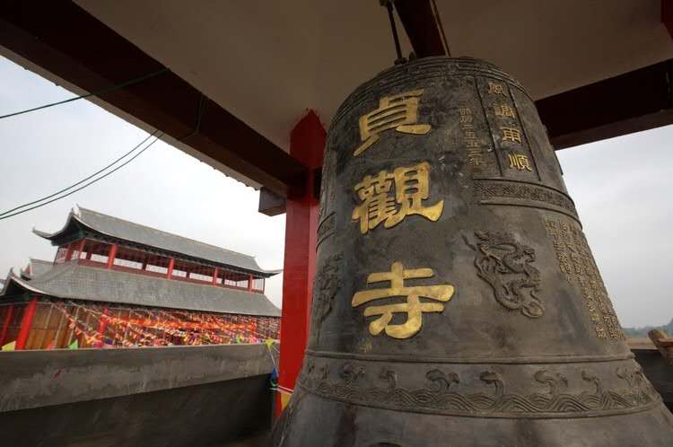 是清光绪年间贞丰者相观音庙的恢复重建,并更名为"贞观寺".